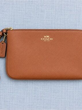 Coach Brown Crossgrain Leather Zip-Around Wallet Wristlet Clutch Gold